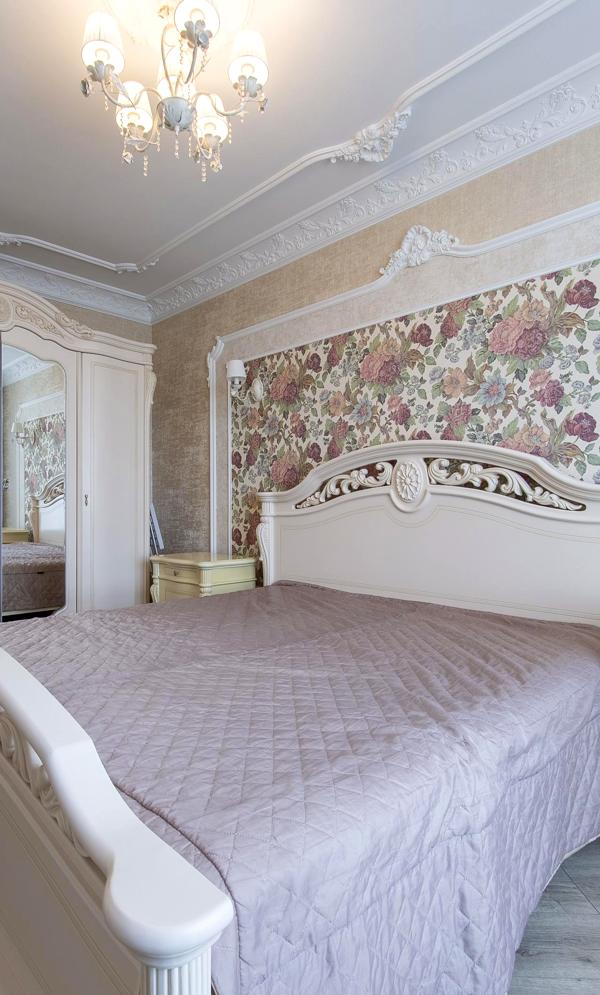 Classic Apartment with Dnieper River View