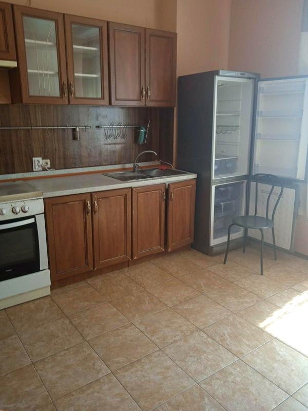 Spacious Apartment on M. Arnautskaya Street with Parking and Modern Amenities