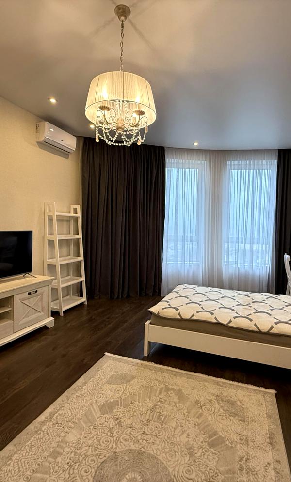 Spacious 1-bedroom apartment in Pechersk Quarter with modern design