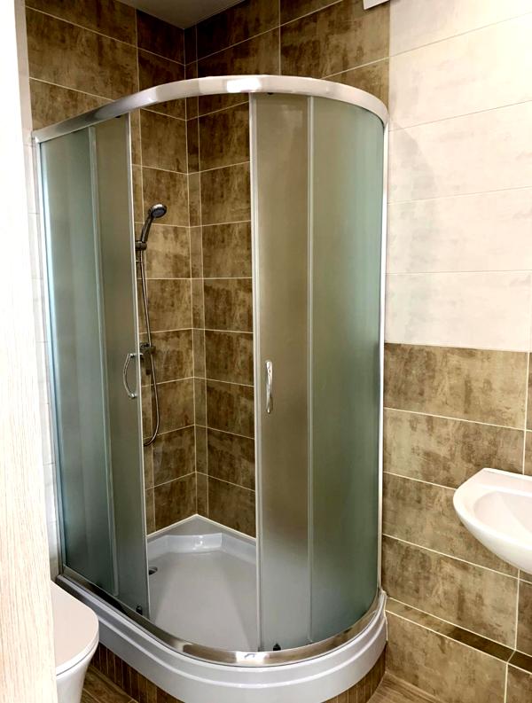 Cozy Studio Apartment near Livoberezhna Metro with Generator