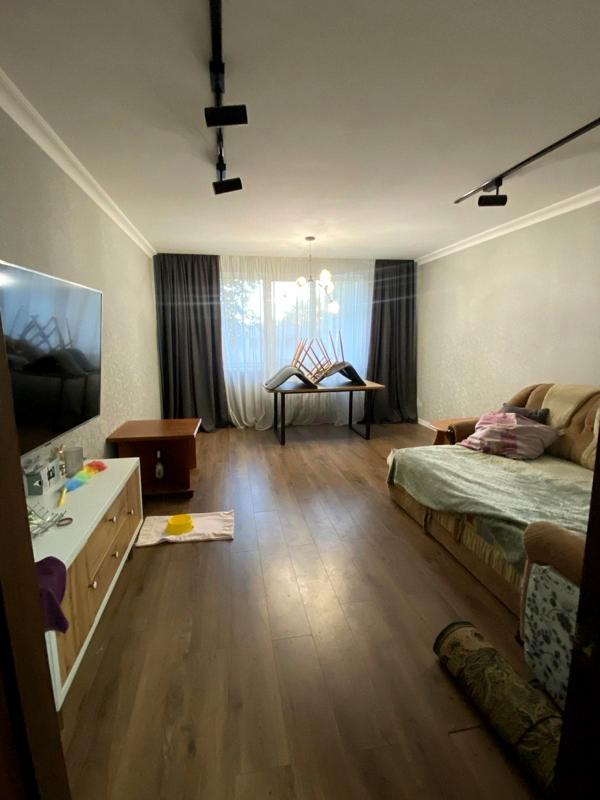Spacious 3-room apartment in Uzhgorod, Freedom Avenue