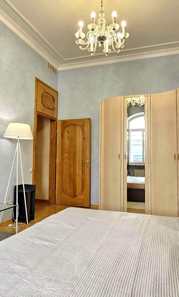 Stylish 3-Bedroom Apartment in Downtown Location
