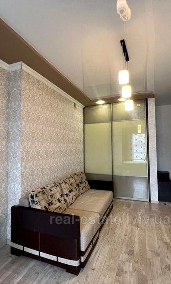 Spacious Apartment with Comfortable Zoning and Fully Equipped Kitchen