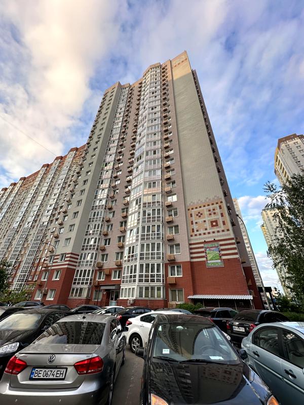 Comfortable 1-bedroom apartment near Osokorky metro, new building