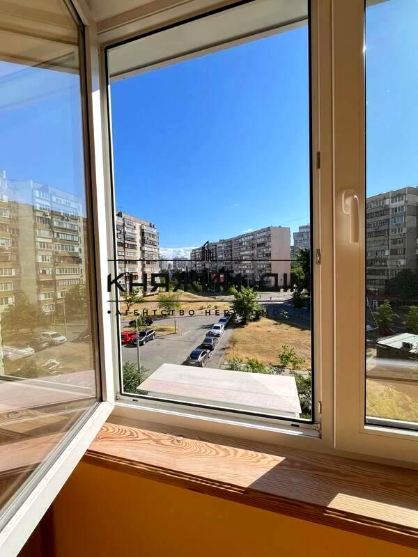 Cozy 1-bedroom apartment near Poznyaki metro with modern amenities