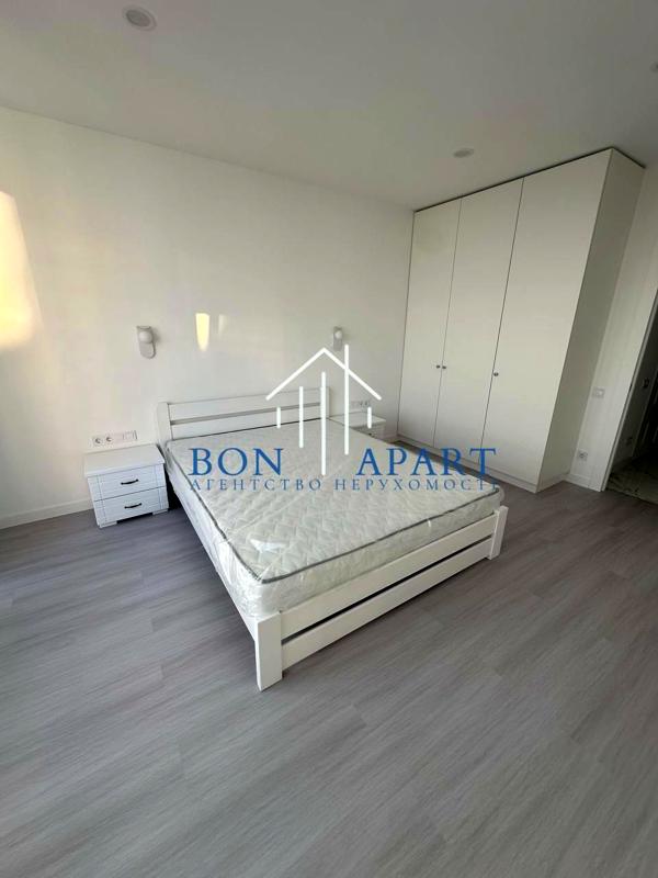 Modern Apartment with Lake and Dnieper River View in Seven Complex