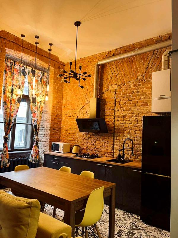 2-Room Apartment on Valova Street, 56 m², 2nd Floor