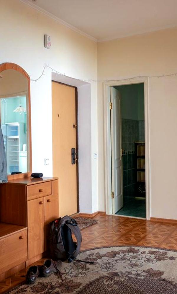 2-Room Apartment near Osokорки Metro, 3 min walk