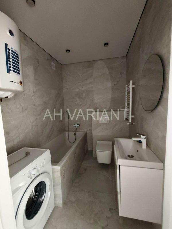 Stylish 1-Bedroom Apartment in Uzhhorod with Modern Renovation