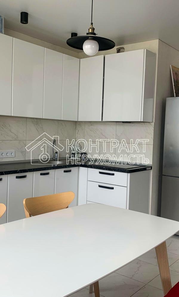 1-bedroom apartment in new building near metro Peremohy