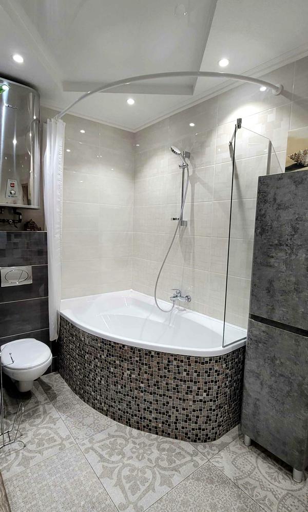 Spacious 1-Bedroom Apartment in Poznyaki with Modern Design