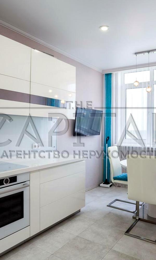 Spacious Park Stone Apartment with Panoramic Dnipro River Views