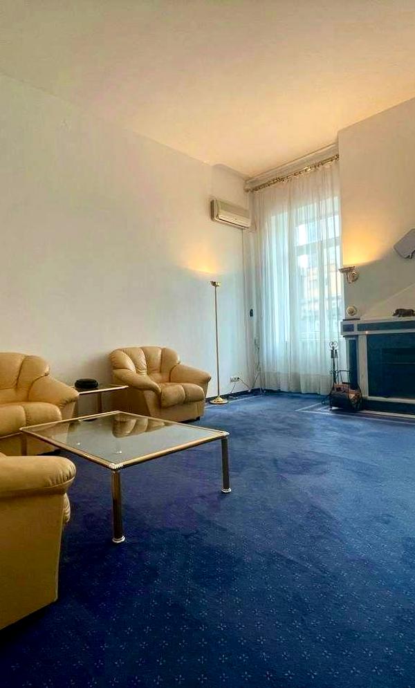 2-Room Apartment in Kyiv City Center near Olympic Metro Station