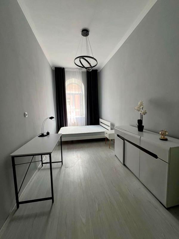 City Center 1-Bedroom Apartment on Krakivska Street