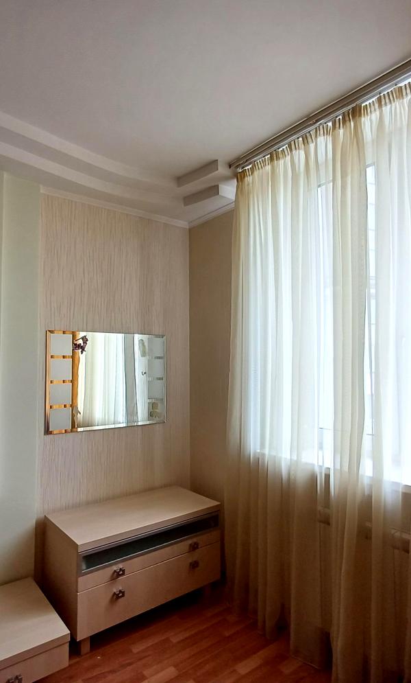 Spacious 3-Bedroom Apartment in Crown Complex near Poznyaky Metro