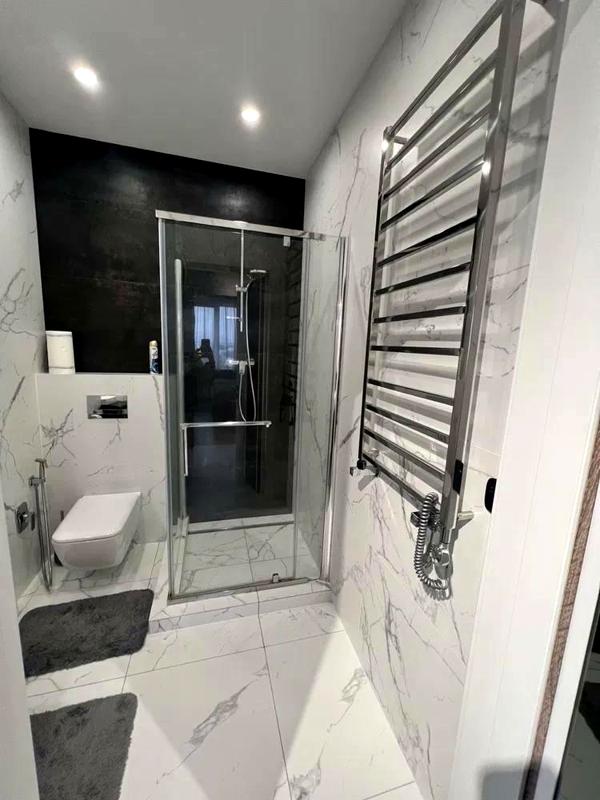 Designer Renovated Apartment with Modern Amenities