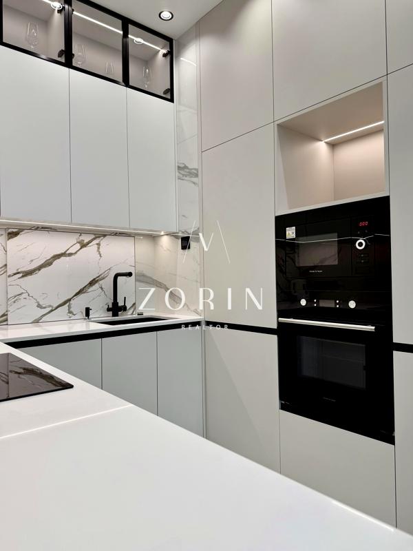 Luxury 3-Bedroom Apartment in Delight Hall Complex