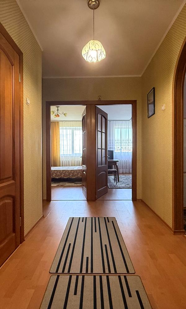 2-бөлмелі пәтер жеке бөлмелерімен және балконымен