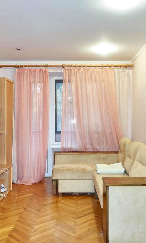 1-Bedroom Apartment near Zverynets Metro, Quiet Location with Botanical Garden View