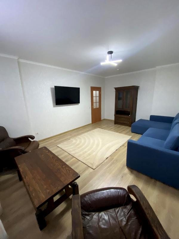 Spacious 2-Room Apartment with Euro Renovation near Osokorkyi Metro