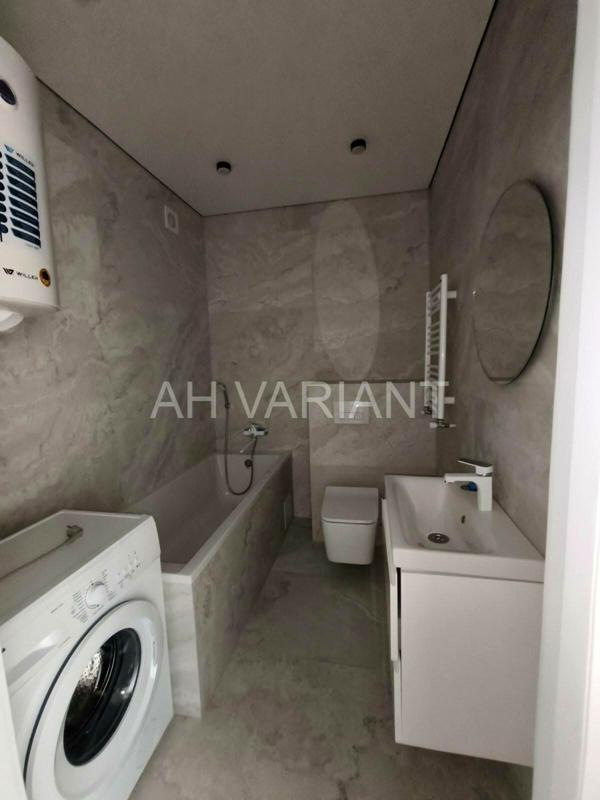 Stylish 1-Bedroom Apartment in Uzhhorod with Modern Renovation