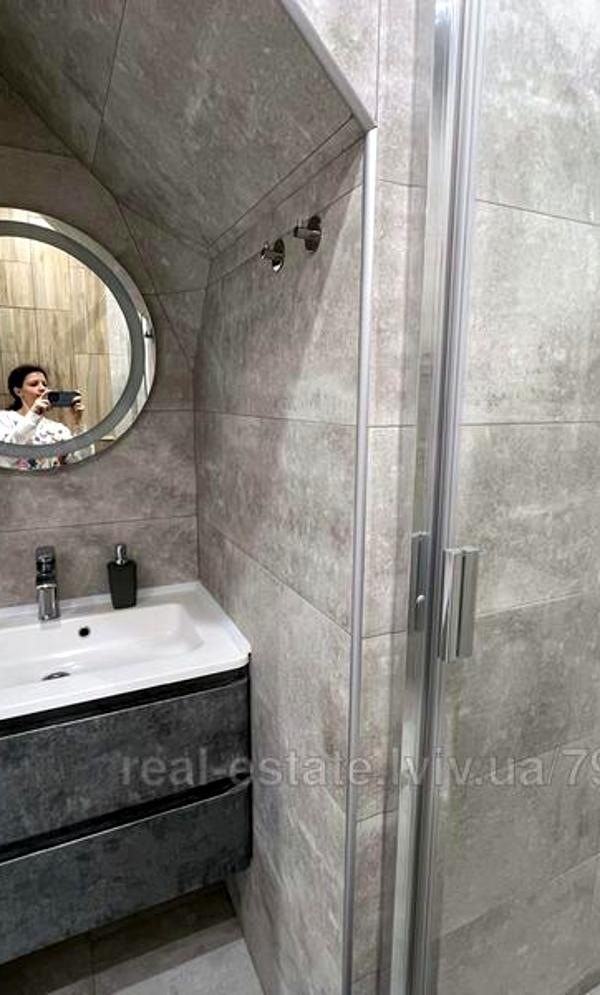 Modern Two-Level Apartment with Designer Renovation and Full Amenities