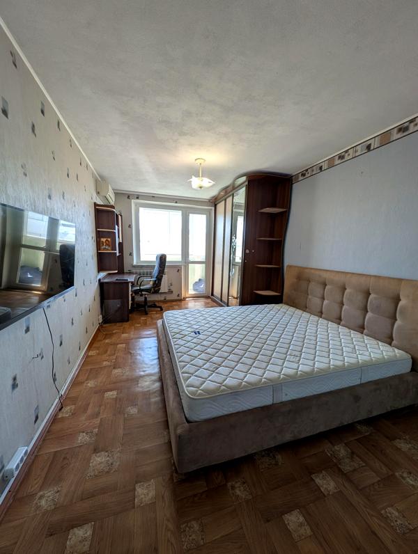3-Room Apartment in Sunny Microdistrict, Near Industrialna Metro