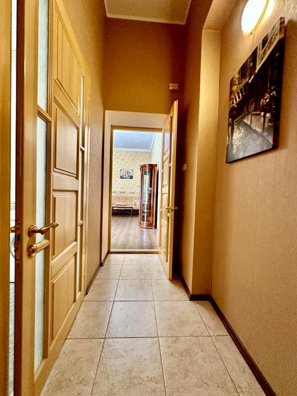 3-Bedroom Apartment near Shevchenko Park, Odessa