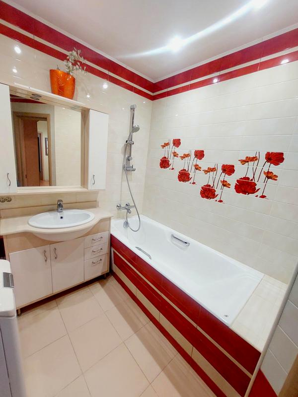 3-Room Apartment with Dnipro River View near Heroiv Dnipra Metro