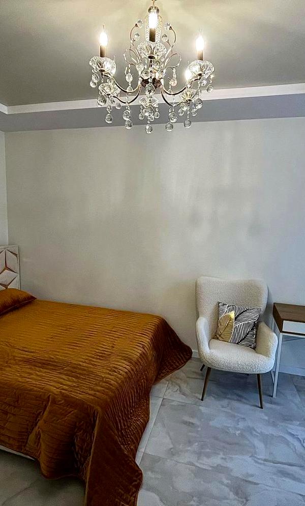1-Bedroom Apartment with Kitchen Studio Near Chornovola Street