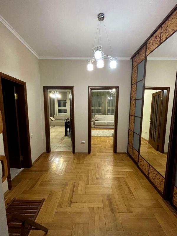 Spacious 2-Room Apartment near Olympiyska Metro with Eurorepair