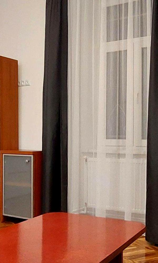Centrally Located Apartment with Modern Amenities