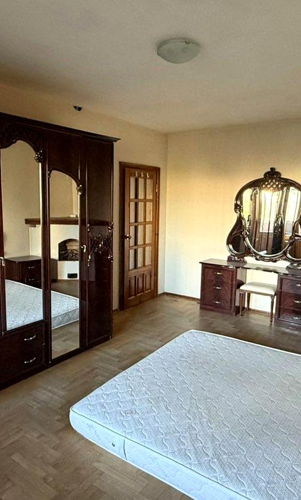 Spacious Apartment with Separate Layout Near Metro Stations