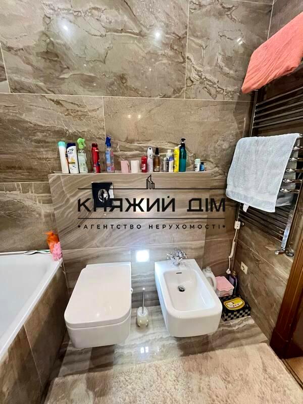 2-Room Apartment on Zarichna Street, 23rd Floor, Near Slavutych Metro