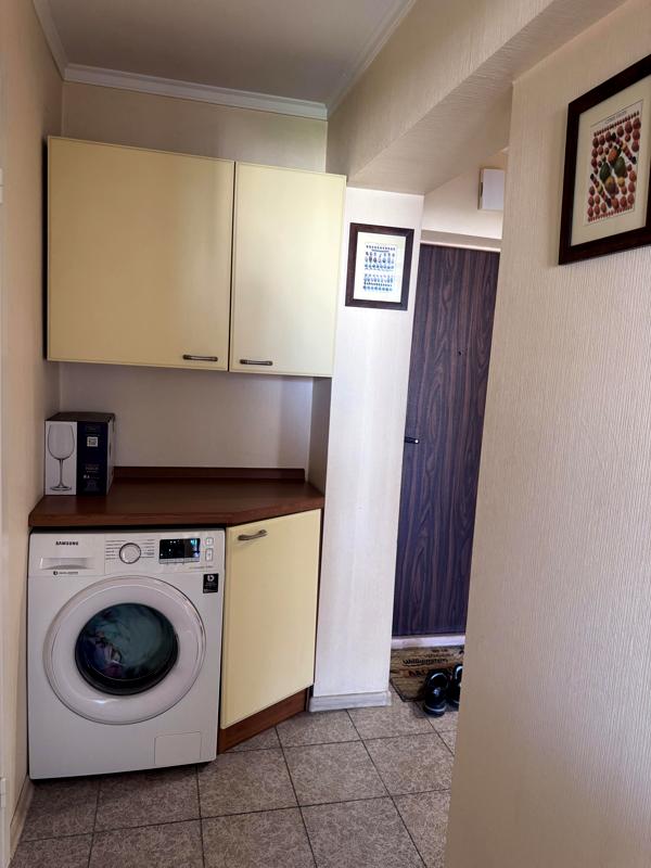 2-Room Apartment in Central Kyiv, Near Palats Ukrainy, with City View