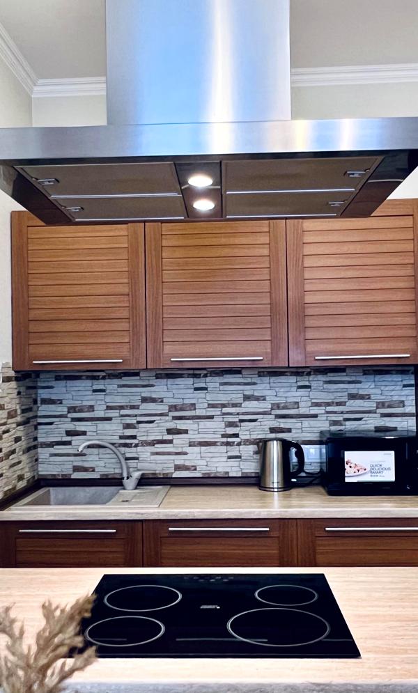 Stylish Spacious 2-Bedroom Apartment in Central Location