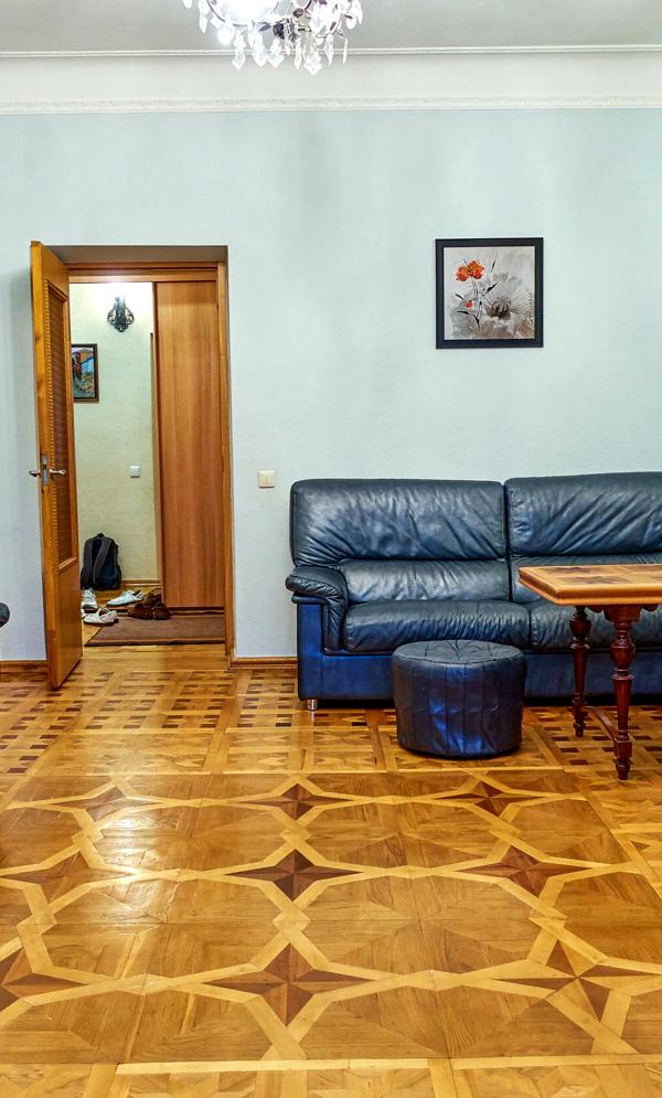3-Bedroom Apartment on Kruglouniversitetskaya Street