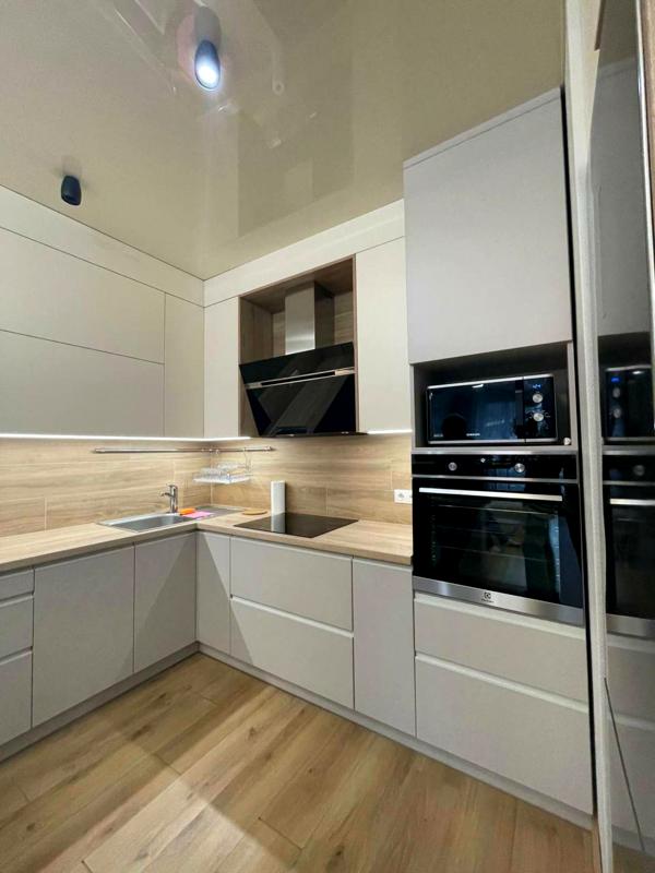 Қазіргі заманғы жөндеу мен толық жабдықтауға ие Parus City-дегі кең 1 бөлмелі пәтер