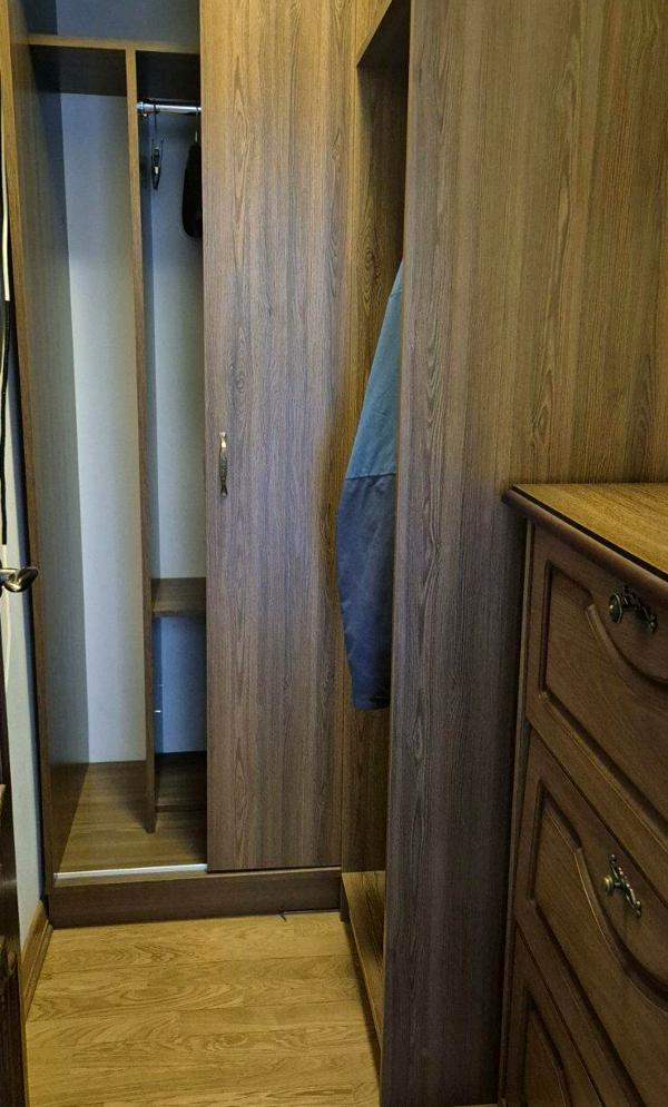 Spacious 3-Room Apartment near City Center with Fireplace