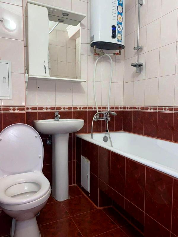 Cozy 1-bedroom apartment in Kyiv center, near University metro