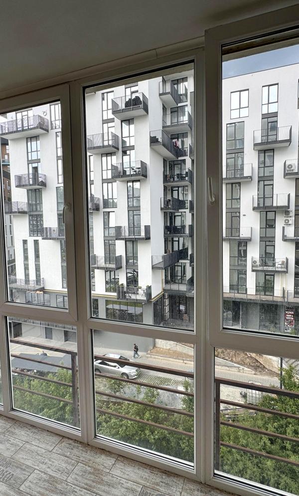 Spacious 1-bedroom apartment with studio kitchen