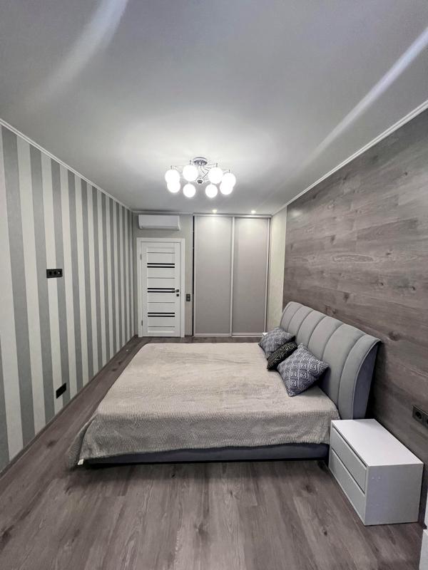 Modern 2-Room Apartment in Varshavsky Complex with Excellent Amenities