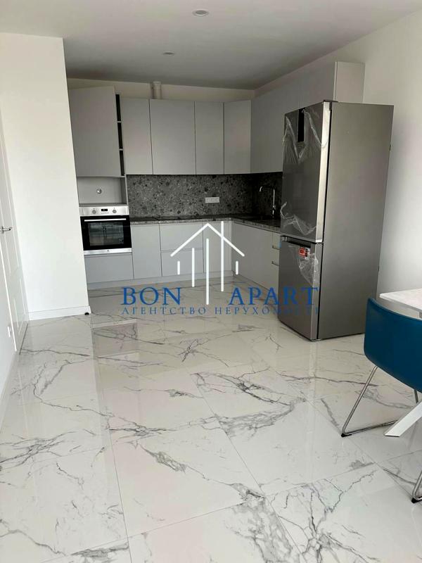 Modern Apartment with Lake and Dnieper River View in Seven Complex