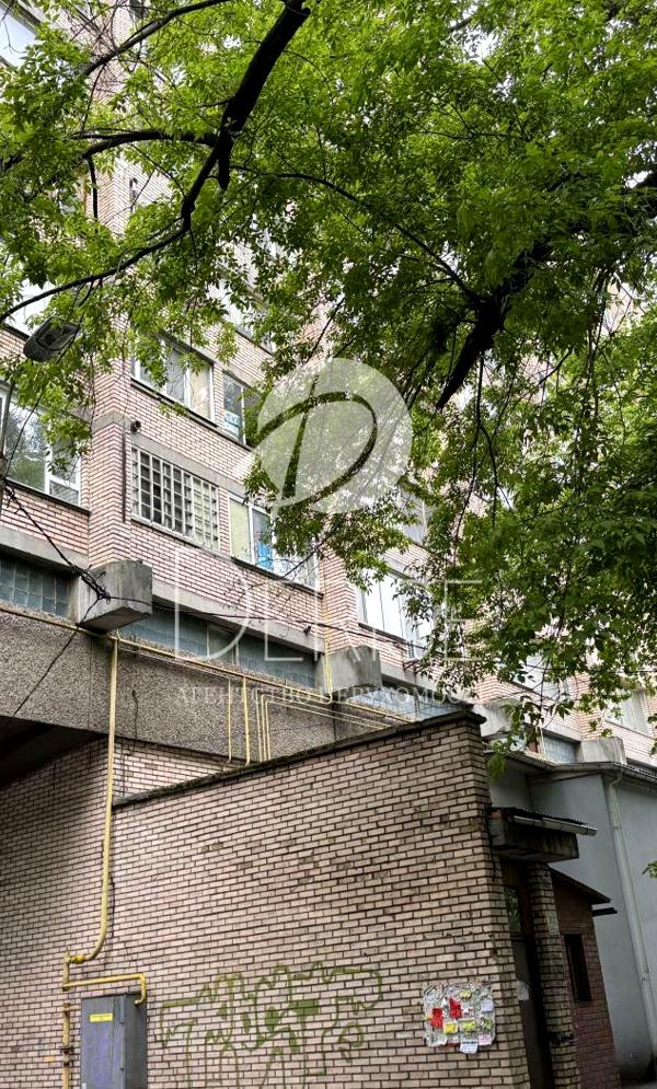 Spacious 3-Bedroom Apartment in Kyiv City Center near University Metro
