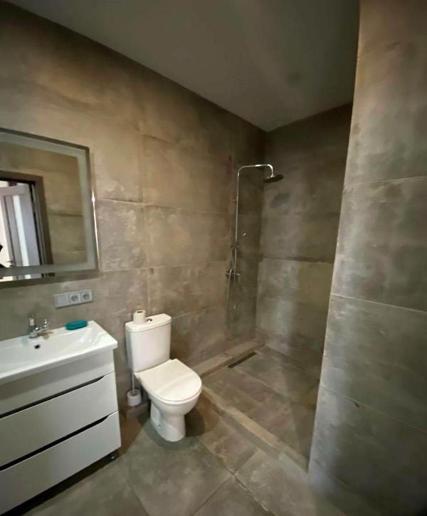 Modern 2-Room Apartment near City Center with Balconies