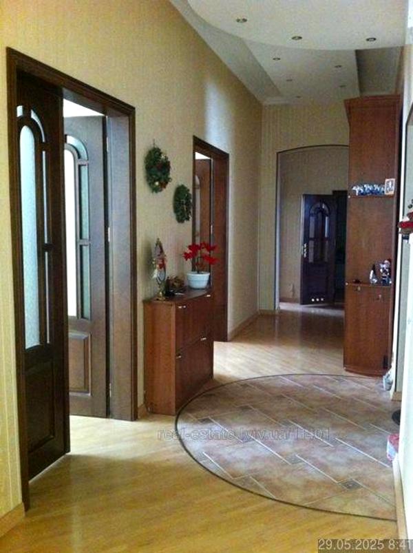 Spacious Apartment Near Ekoland with Designer Renovation and Full Amenities