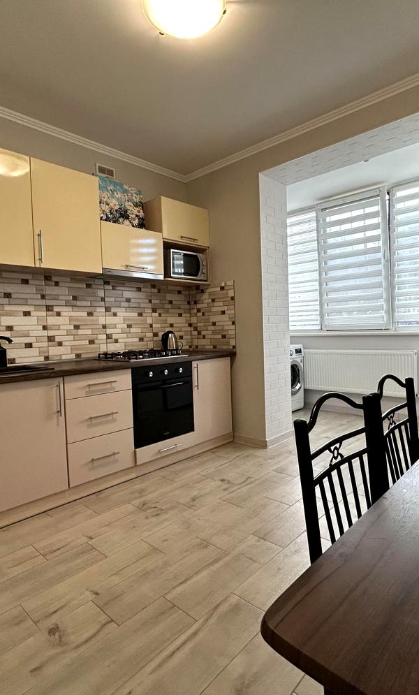 Spacious 1-bedroom apartment in Shchaslyvy Complex, Petropavlivska Borshchahivka
