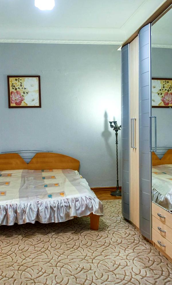 3-Bedroom Apartment on Kruglouniversitetskaya Street