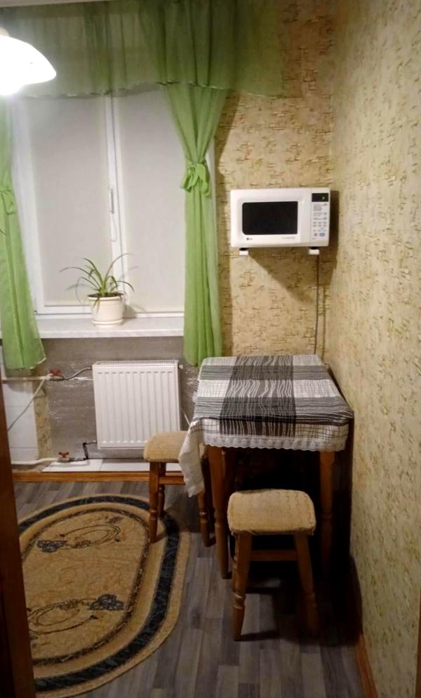 1-Bedroom Apartment near Vokzalnaya Metro with Basement
