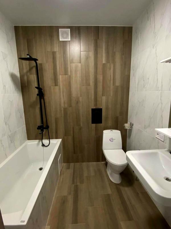 Bright and Spacious One-Bedroom Apartment with New Renovation in Ivano-Frankivsk